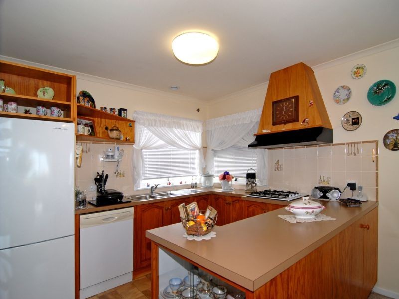 6 Clyde Avenue, St Leonards VIC 3223
