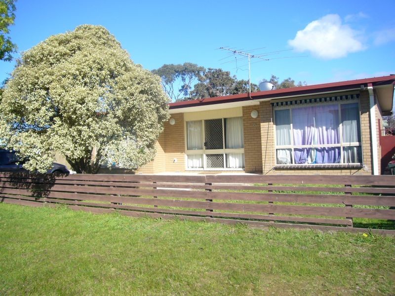 30 Mouchemore Avenue, St Leonards VIC 3223