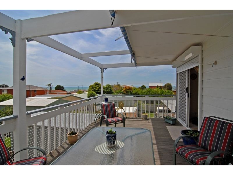 6 Clyde  Avenue, St Leonards VIC 3223