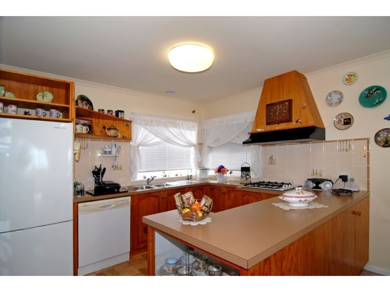 6 Clyde  Avenue, St Leonards VIC 3223