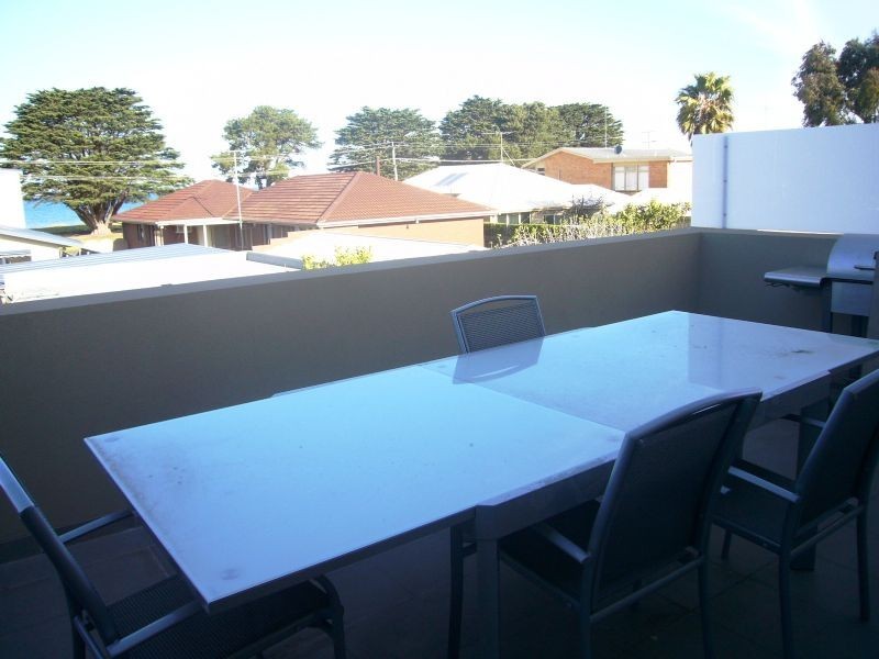 1-2/27 Bayside Avenue, St Leonards VIC 3223