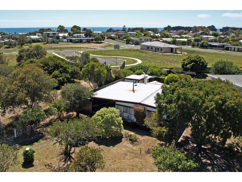 1 Wattletree Ave, St Leonards VIC 3223