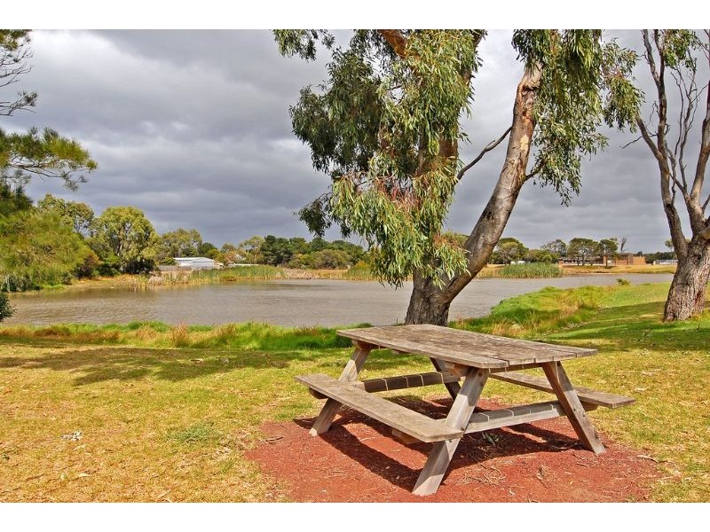 17 McLeod Street, St Leonards VIC 3223