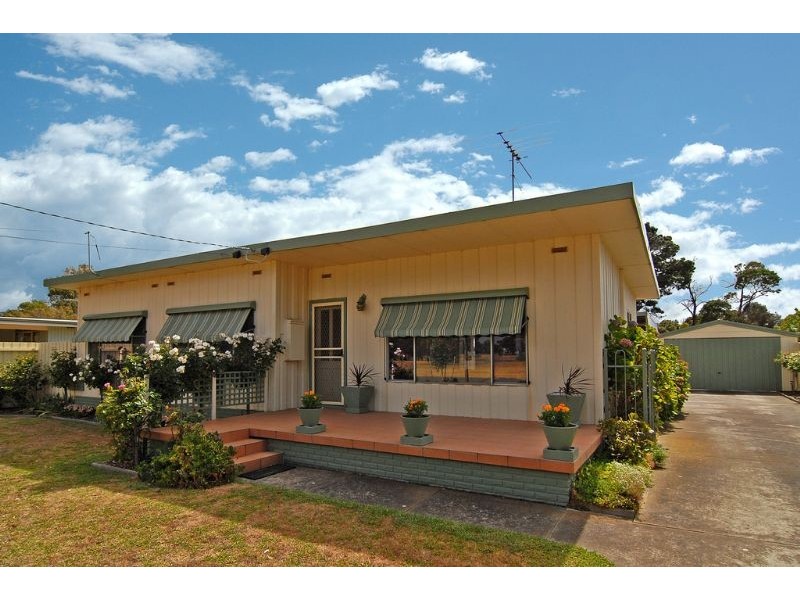 17 McLeod Street, St Leonards VIC 3223