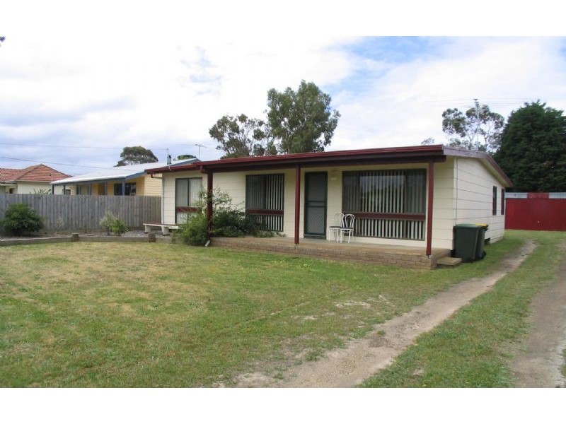 11 Coatsworth Avenue, St Leonards VIC 3223
