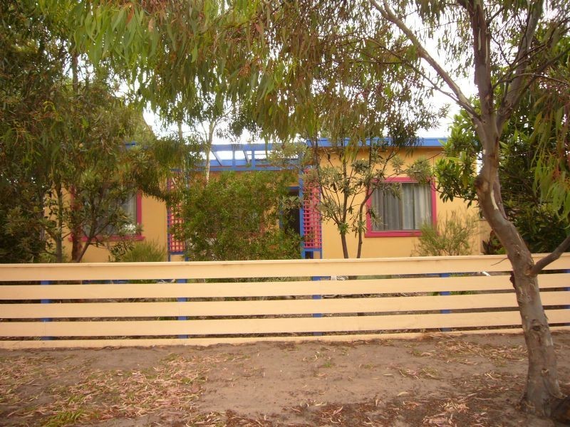 3 Seaview Ave, St Leonards VIC 3223