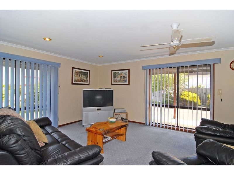 35 Thomson Boulevard, St Leonards VIC 3223