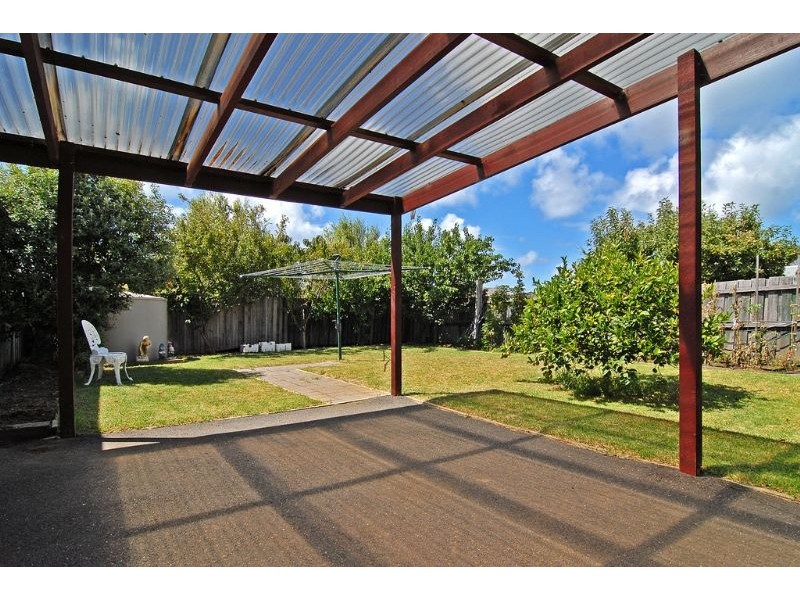 35 Thomson Boulevard, St Leonards VIC 3223