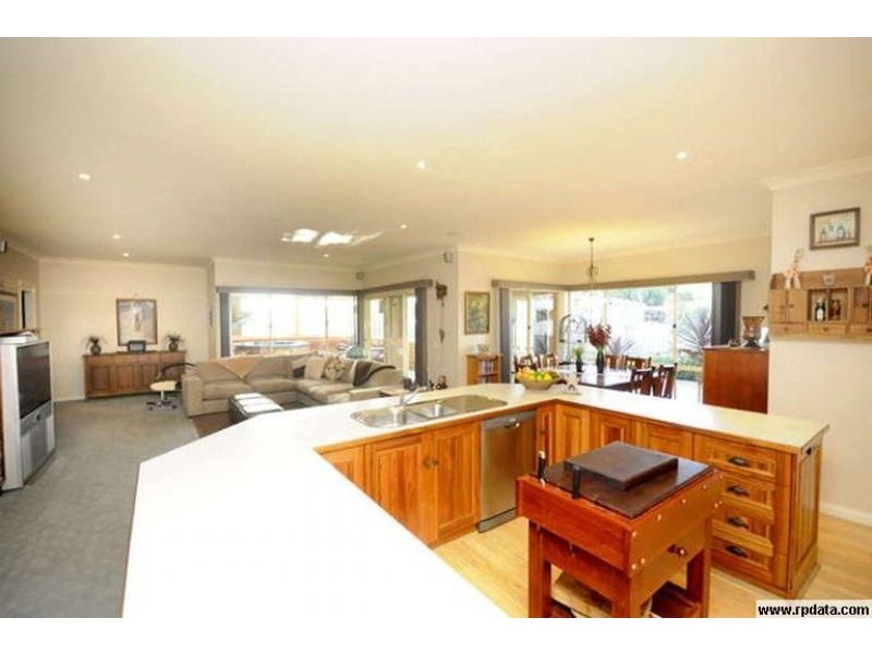 1 Phillip Court, St Leonards VIC 3223