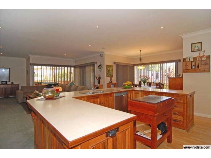 1 Phillip Court, St Leonards VIC 3223