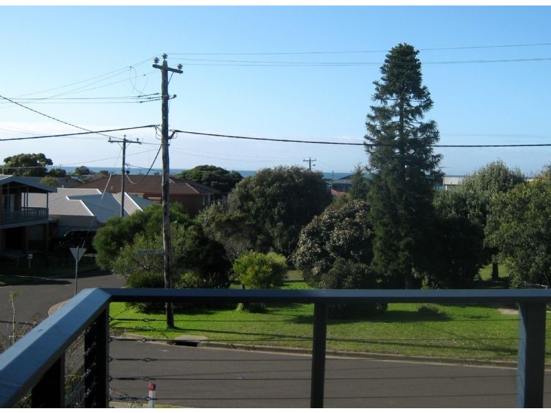 16 Sylvester Ave, St Leonards VIC 3223