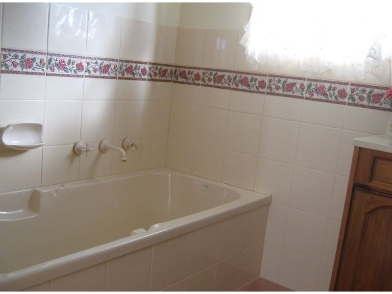 16 Sylvester Ave, St Leonards VIC 3223