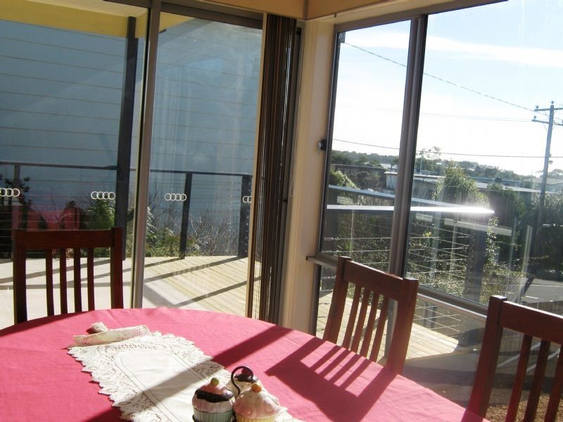 16 Sylvester Ave, St Leonards VIC 3223