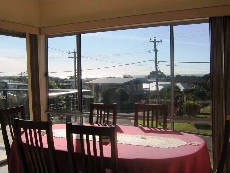 16 Sylvester Ave, St Leonards VIC 3223