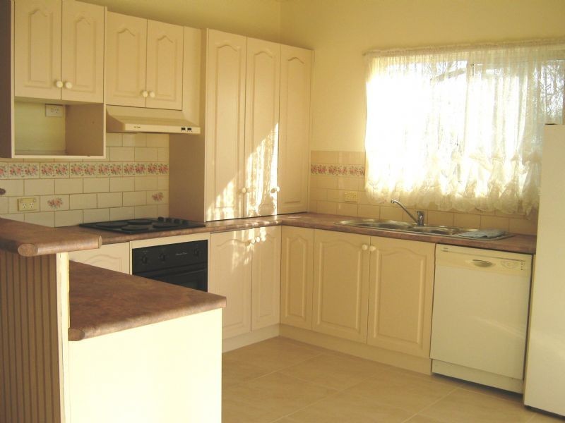 16 Sylvester Ave, St Leonards VIC 3223