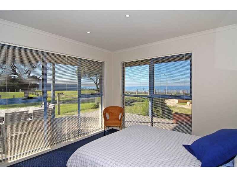 1/22 Bell Parade, St Leonards VIC 3223