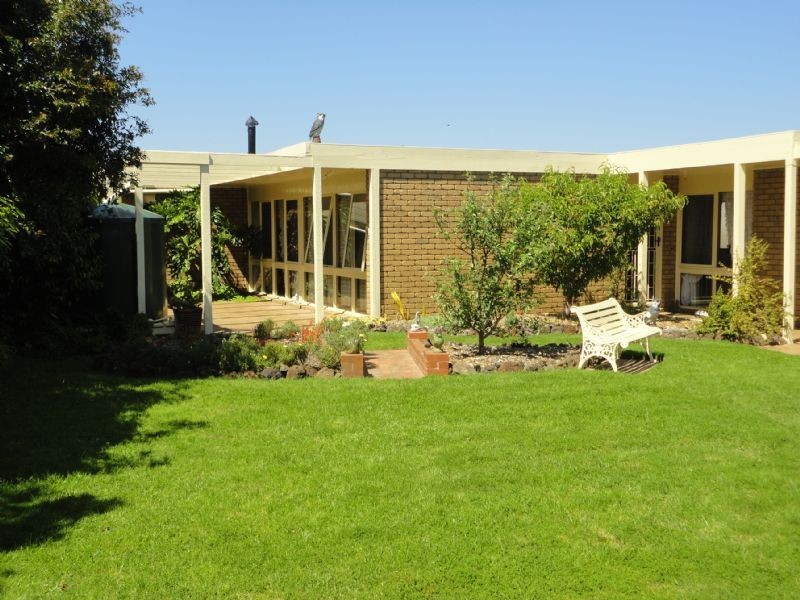 5 Coatsworth Avenue, St Leonards VIC 3223