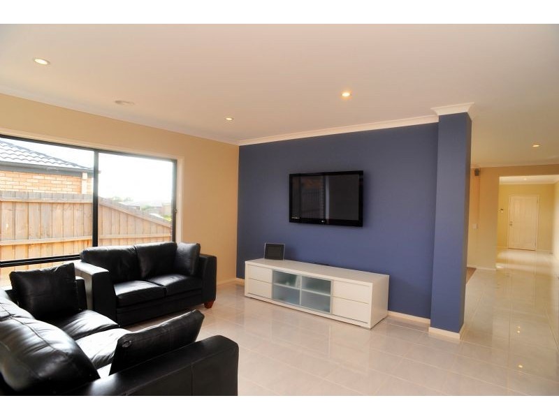8 Seahorse Court, Indented Head VIC 3223