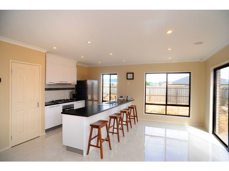 8 Seahorse Court, Indented Head VIC 3223