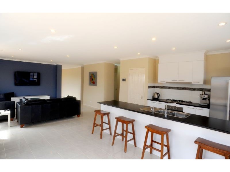 8 Seahorse Court, Indented Head VIC 3223