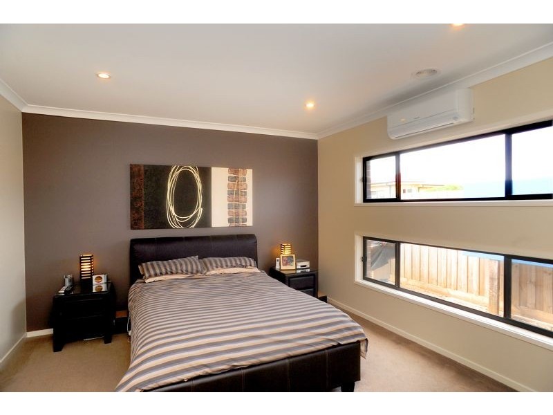8 Seahorse Court, Indented Head VIC 3223