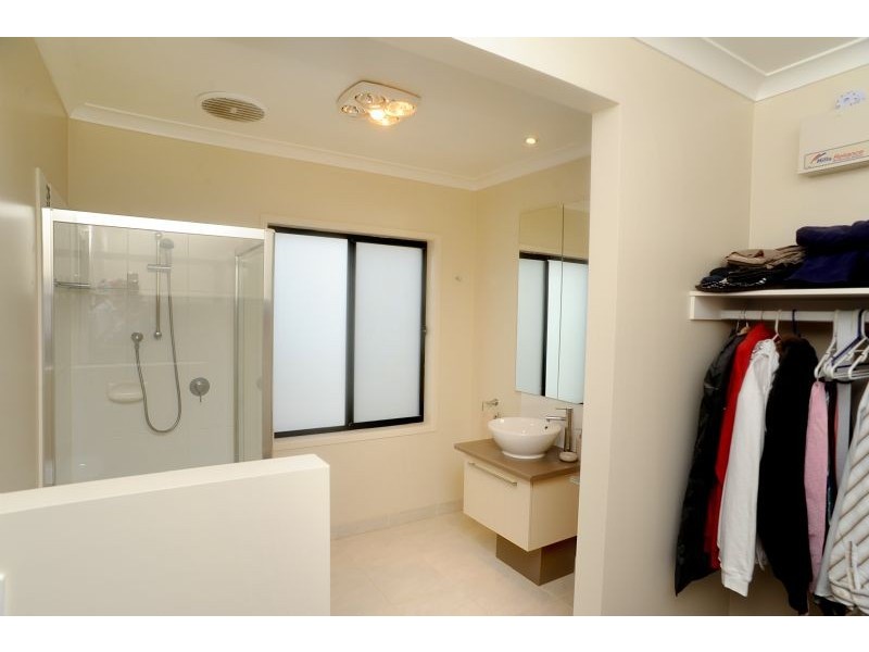 8 Seahorse Court, Indented Head VIC 3223
