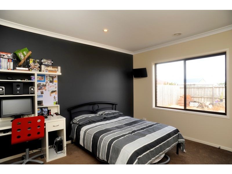 8 Seahorse Court, Indented Head VIC 3223