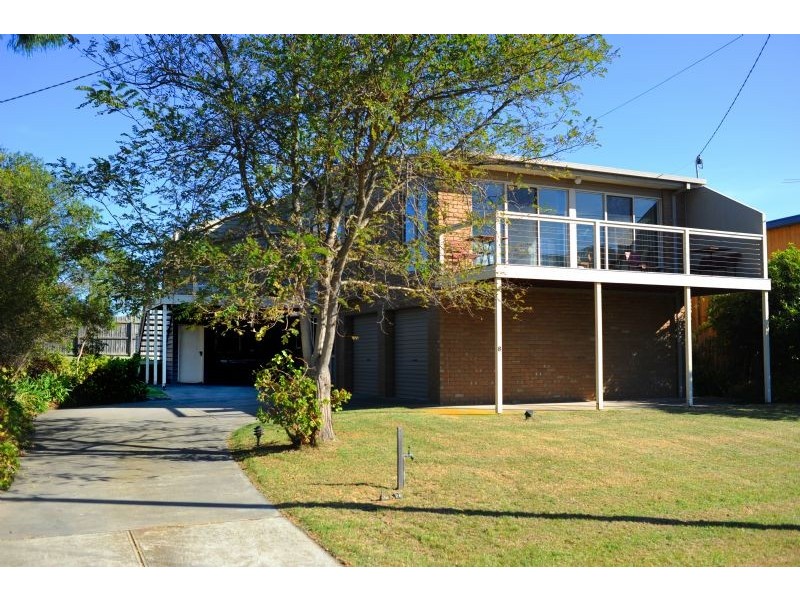 8 Walpole Avenue, Indented Head VIC 3223