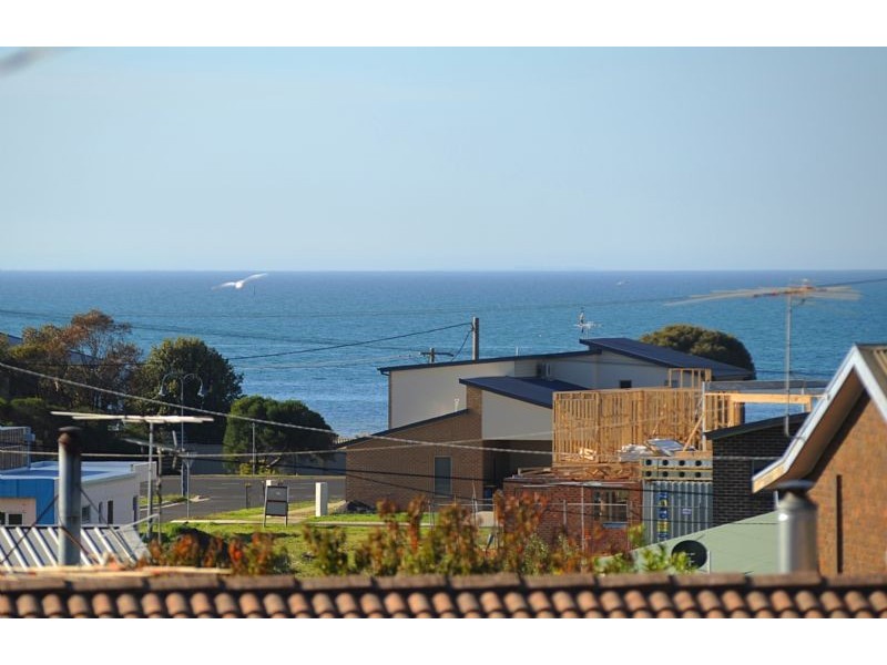 8 Walpole Avenue, Indented Head VIC 3223