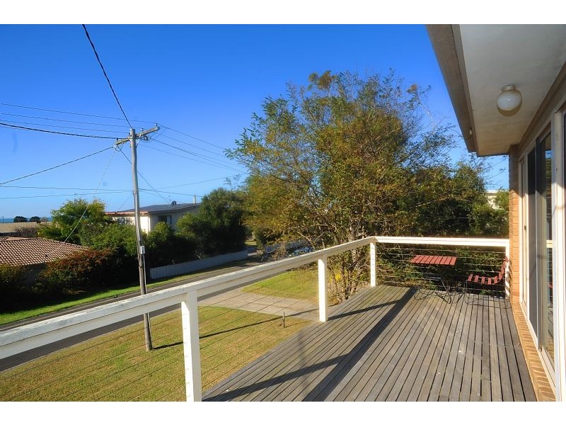 8 Walpole Avenue, Indented Head VIC 3223