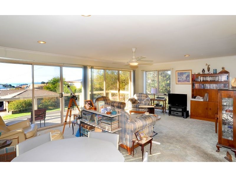 8 Walpole Avenue, Indented Head VIC 3223
