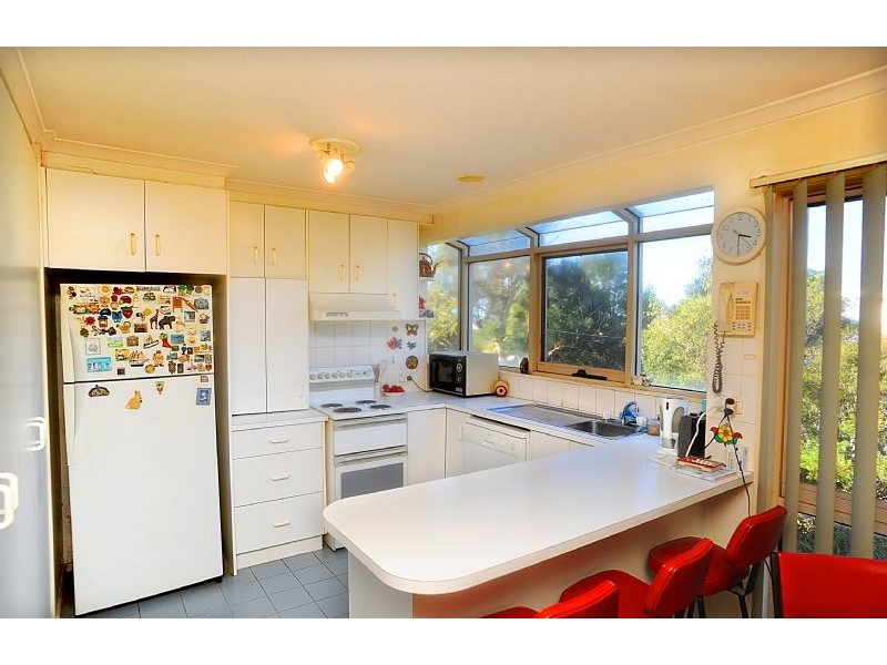 8 Walpole Avenue, Indented Head VIC 3223