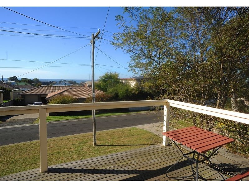 8 Walpole Avenue, Indented Head VIC 3223
