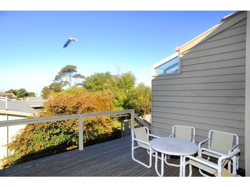 8 Walpole Avenue, Indented Head VIC 3223