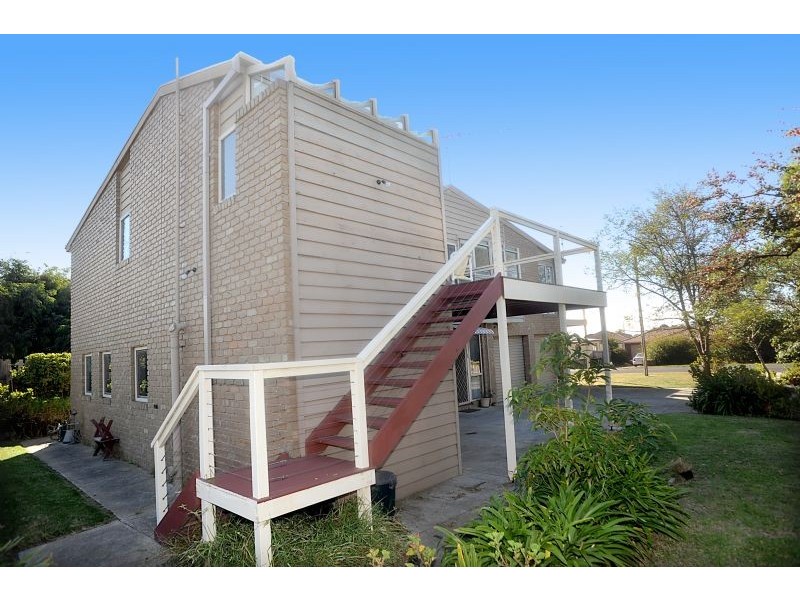 8 Walpole Avenue, Indented Head VIC 3223