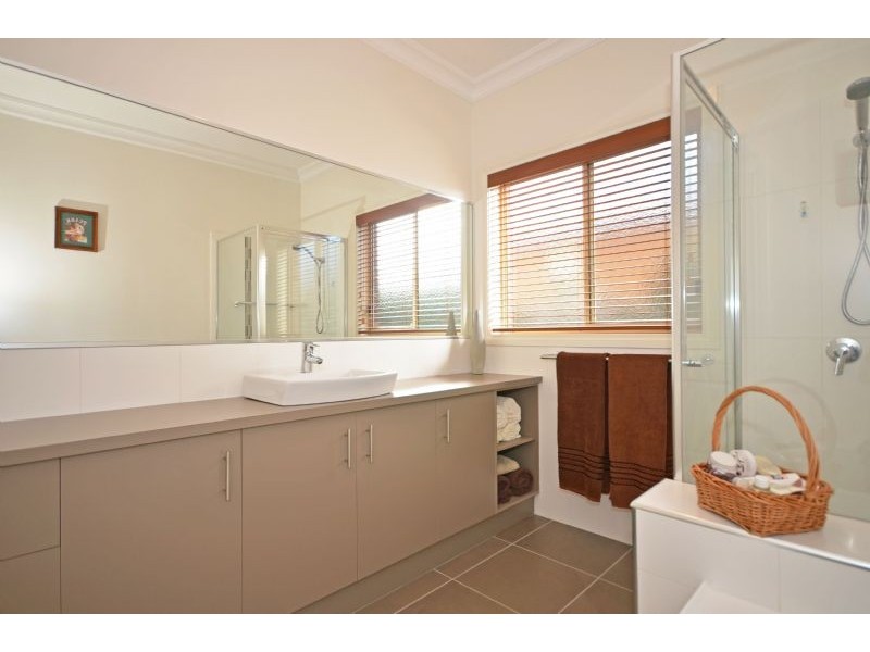 9 Seafarer Court, Indented Head VIC 3223