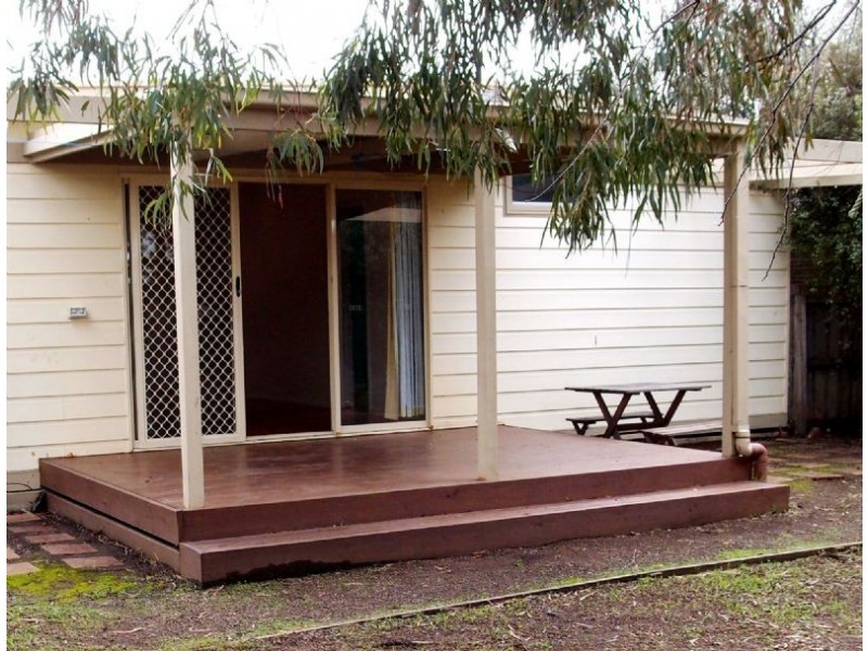 33 Lake View Crescent, St Leonards VIC 3223