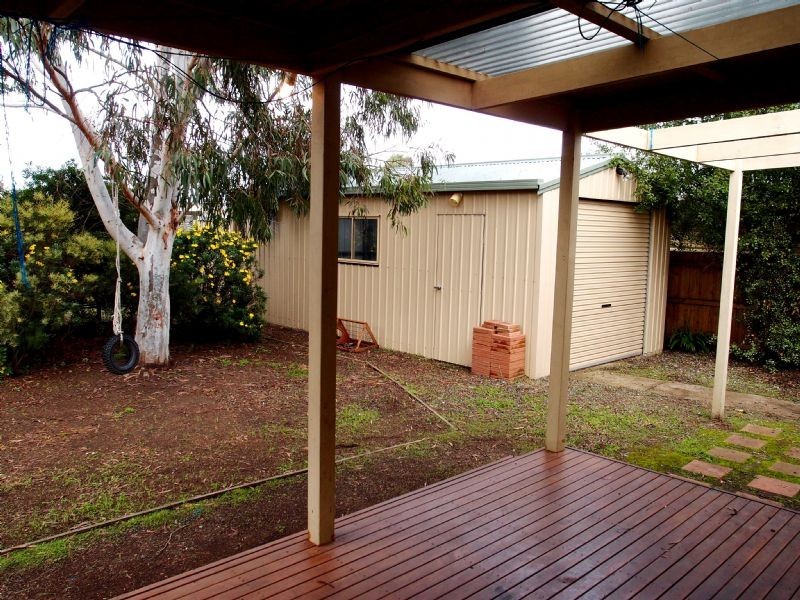 33 Lake View Crescent, St Leonards VIC 3223