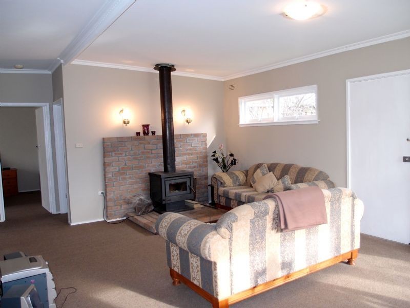 6 Whiting Avenue, Indented Head VIC 3223