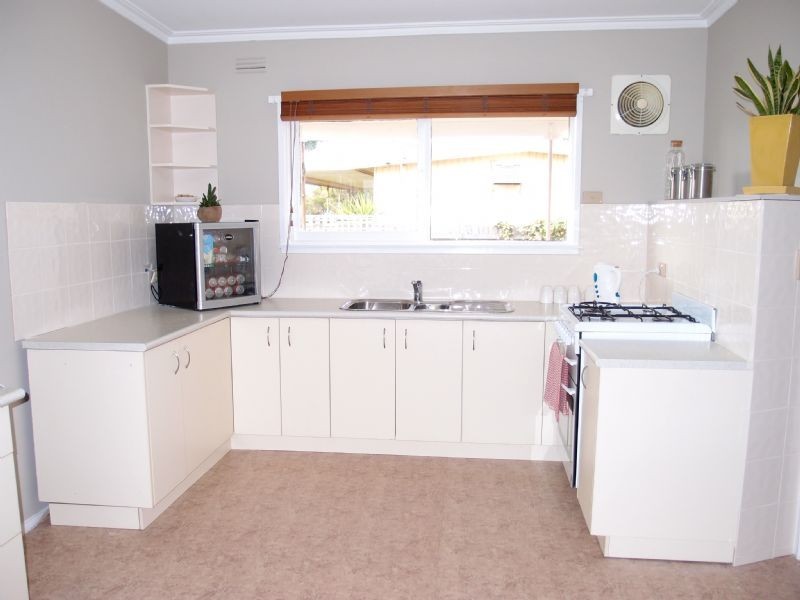 6 Whiting Avenue, Indented Head VIC 3223
