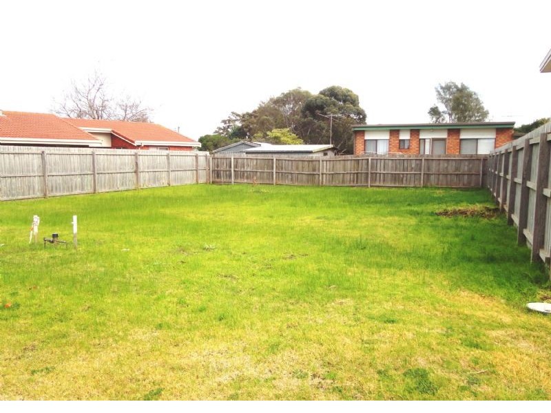 2a Seaview Avenue, St Leonards VIC 3223