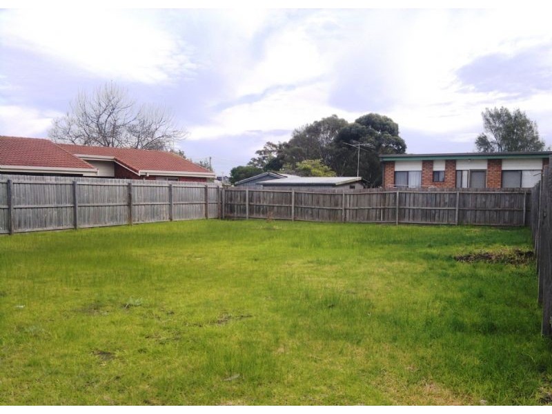 2a Seaview Avenue, St Leonards VIC 3223