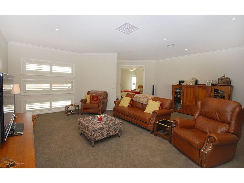 3 Gibson Grove, St Leonards VIC 3223