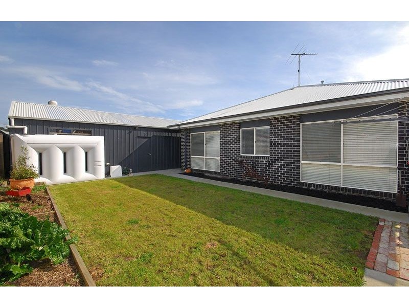 3 Gibson Grove, St Leonards VIC 3223