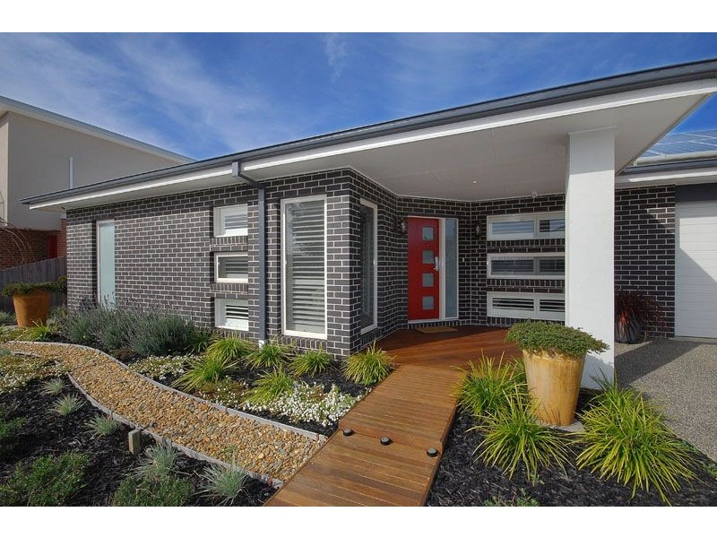 3 Gibson Grove, St Leonards VIC 3223
