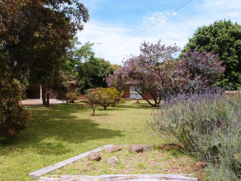 19 St Leonards Parade, St Leonards VIC 3223