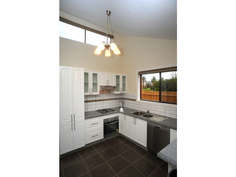 2/59 Leviens Road, St Leonards VIC 3223