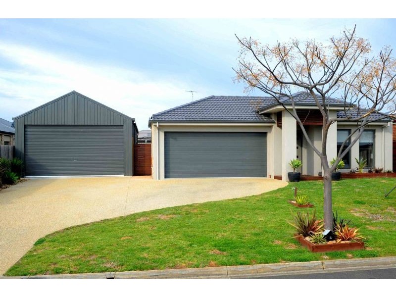 5 Pearl Bay Passage, St Leonards VIC 3223