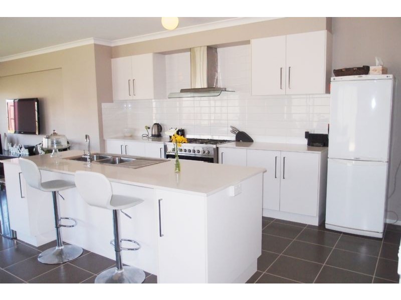 5 Pearl Bay Passage, St Leonards VIC 3223