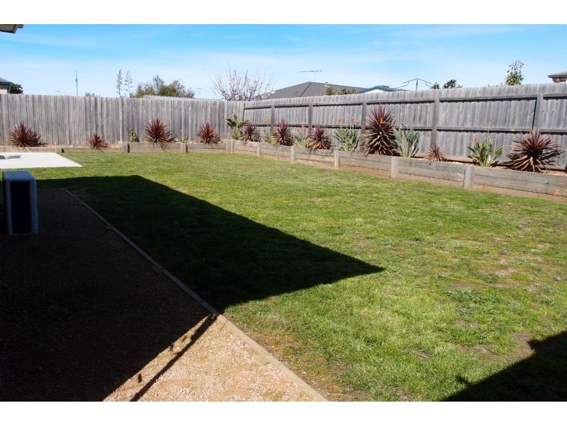 5 Pearl Bay Passage, St Leonards VIC 3223